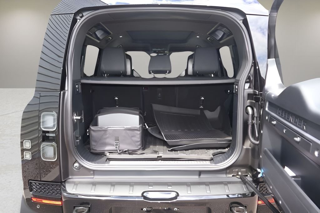 New 2026 Narvik Black LAND ROVER  image 15