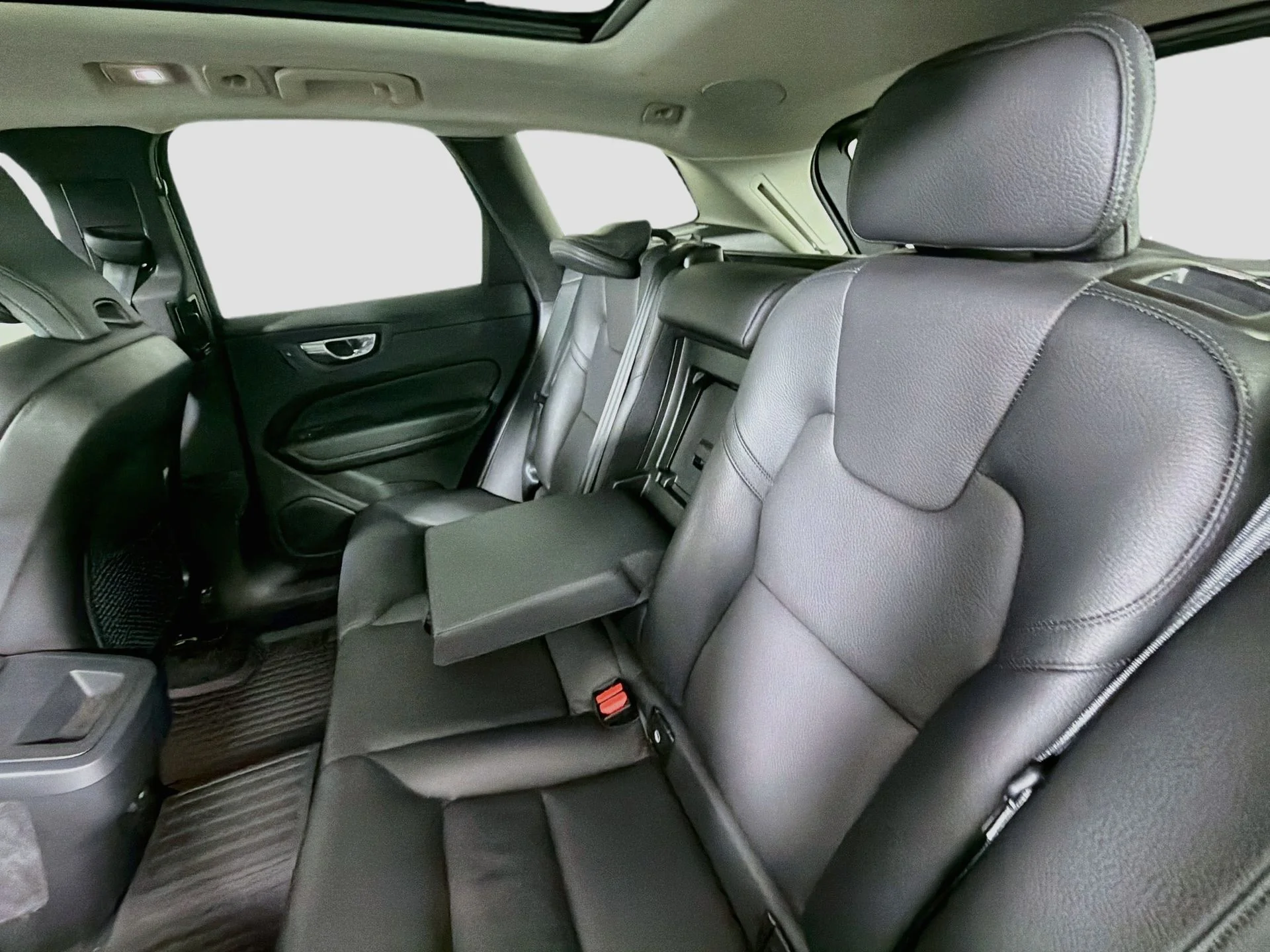 Certified Used 2023 Silver Dawn Volvo Plus image 26