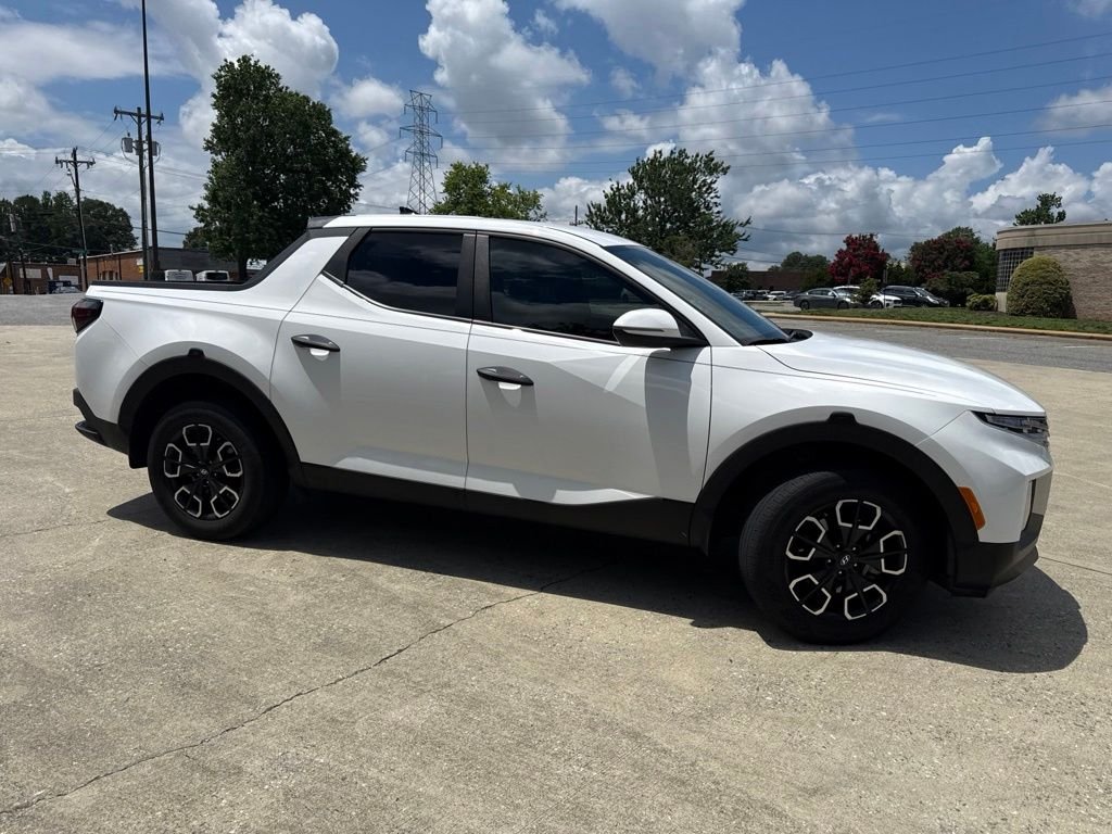 Used 2023 White Hyundai SEL image 4