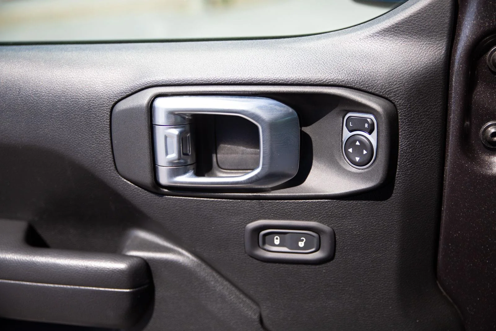 Used 2023 Granite Crystal Metallic Clearcoat Jeep SW image 19