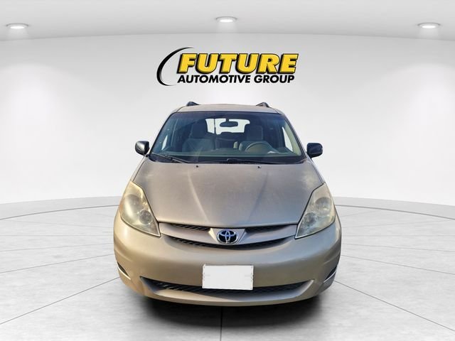 Used 2009  Toyota  image 2