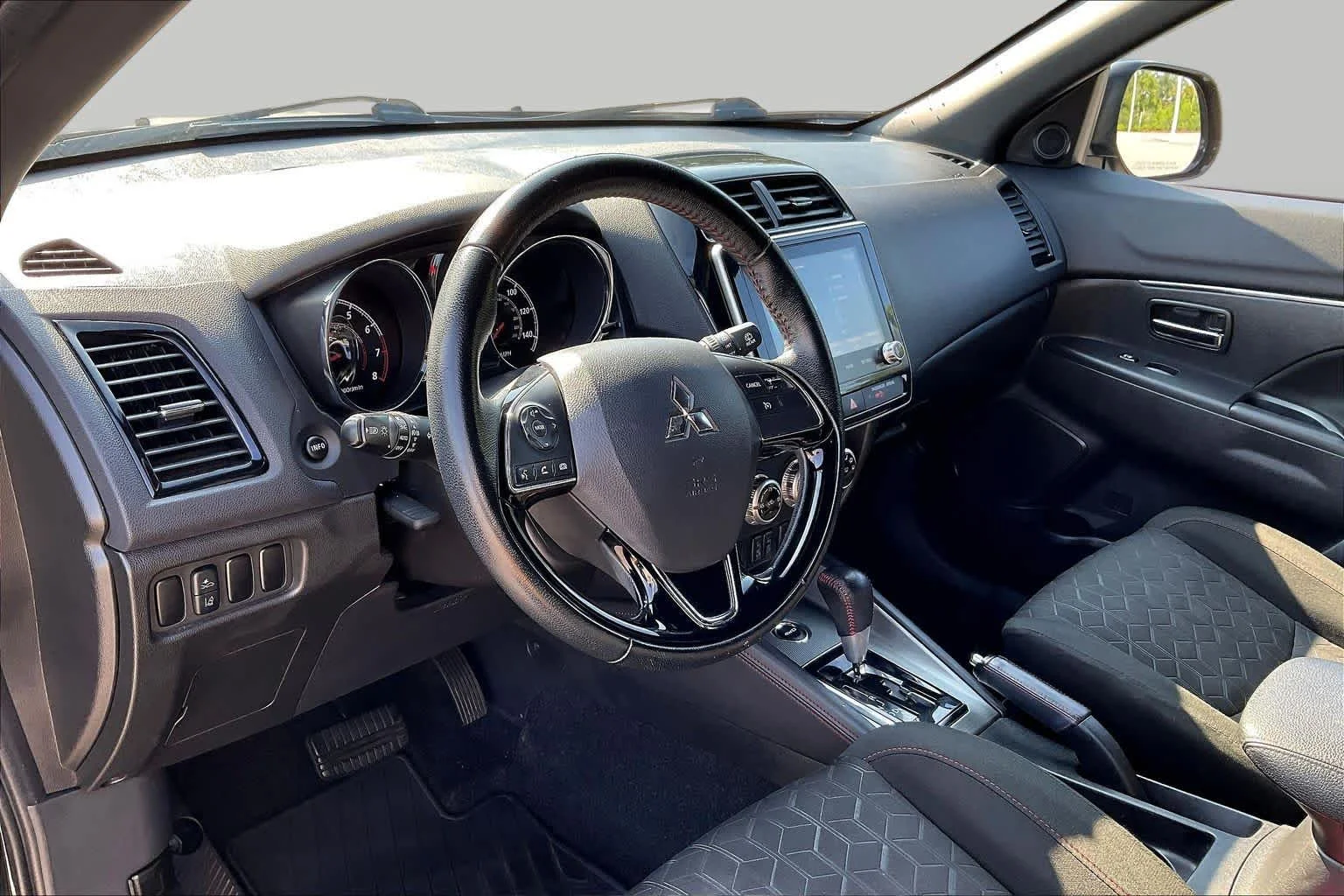 Used 2024 Labrador Black Pearl Mitsubishi Trail Edition image 17