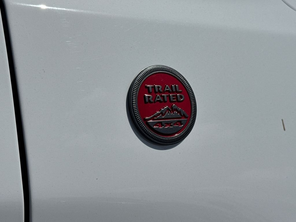 New 2026 Bright White Clear-Coat Exterior Paint Jeep Trailhawk image 9