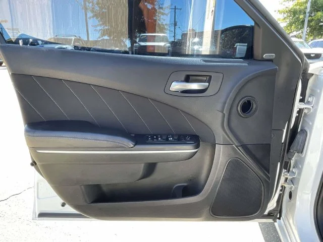Used 2023 White Dodge SXT image 17