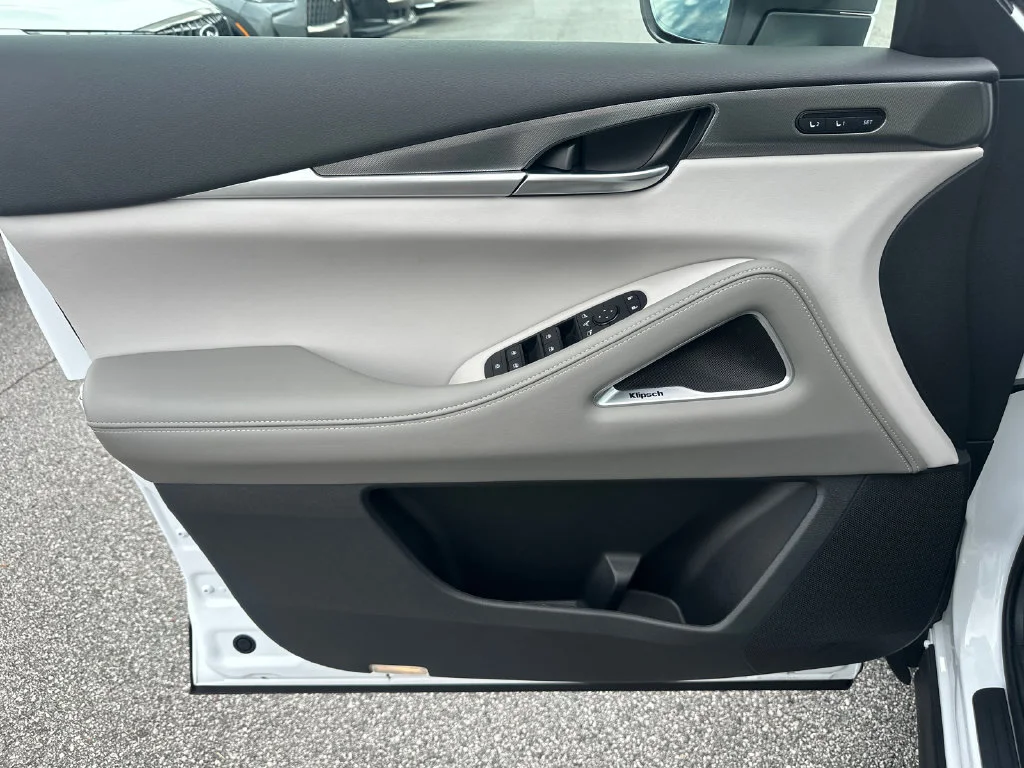 Certified Used 2027 White INFINITI LUXE image 10