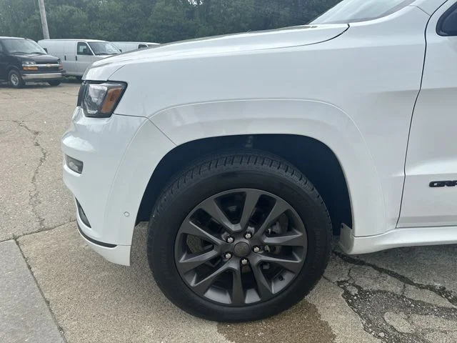 Used 2019 White Jeep Overland image 36