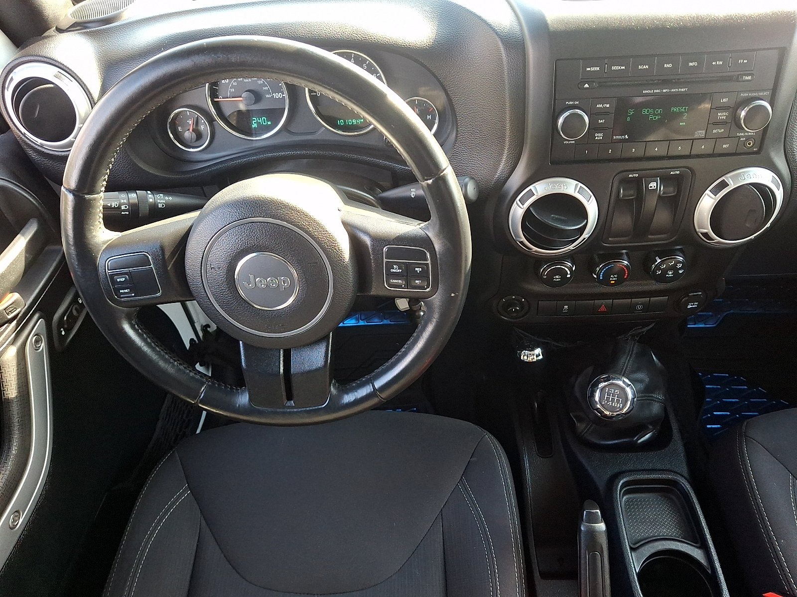 Used 2016 Bright White Clearcoat - PW7 Jeep Sahara image 4