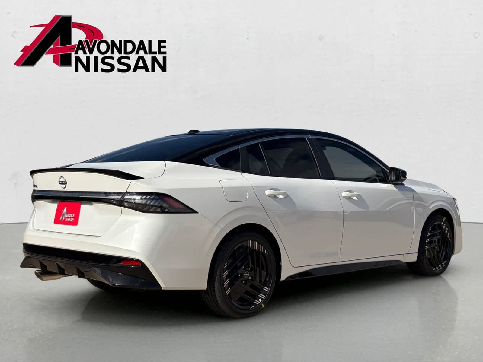 New 2027 Aspen White Tricoat/Super Black Nissan SR image 7