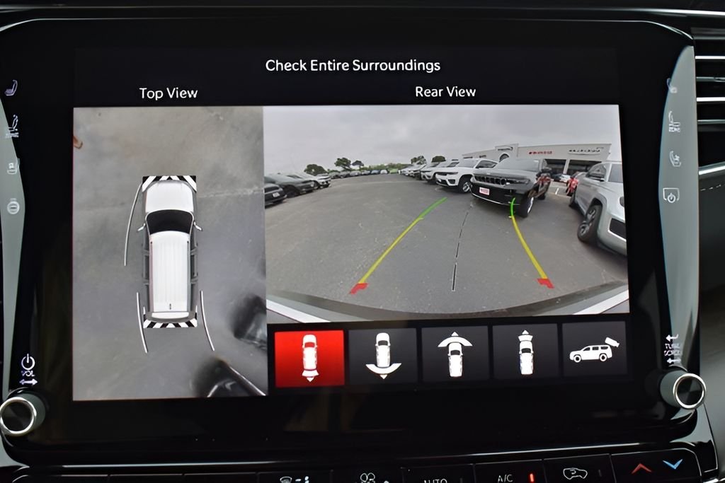 Used 2023 Black Jeep Base image 19