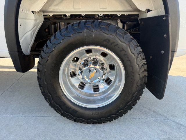 Used 2024 Summit White Chevrolet LTZ image 12