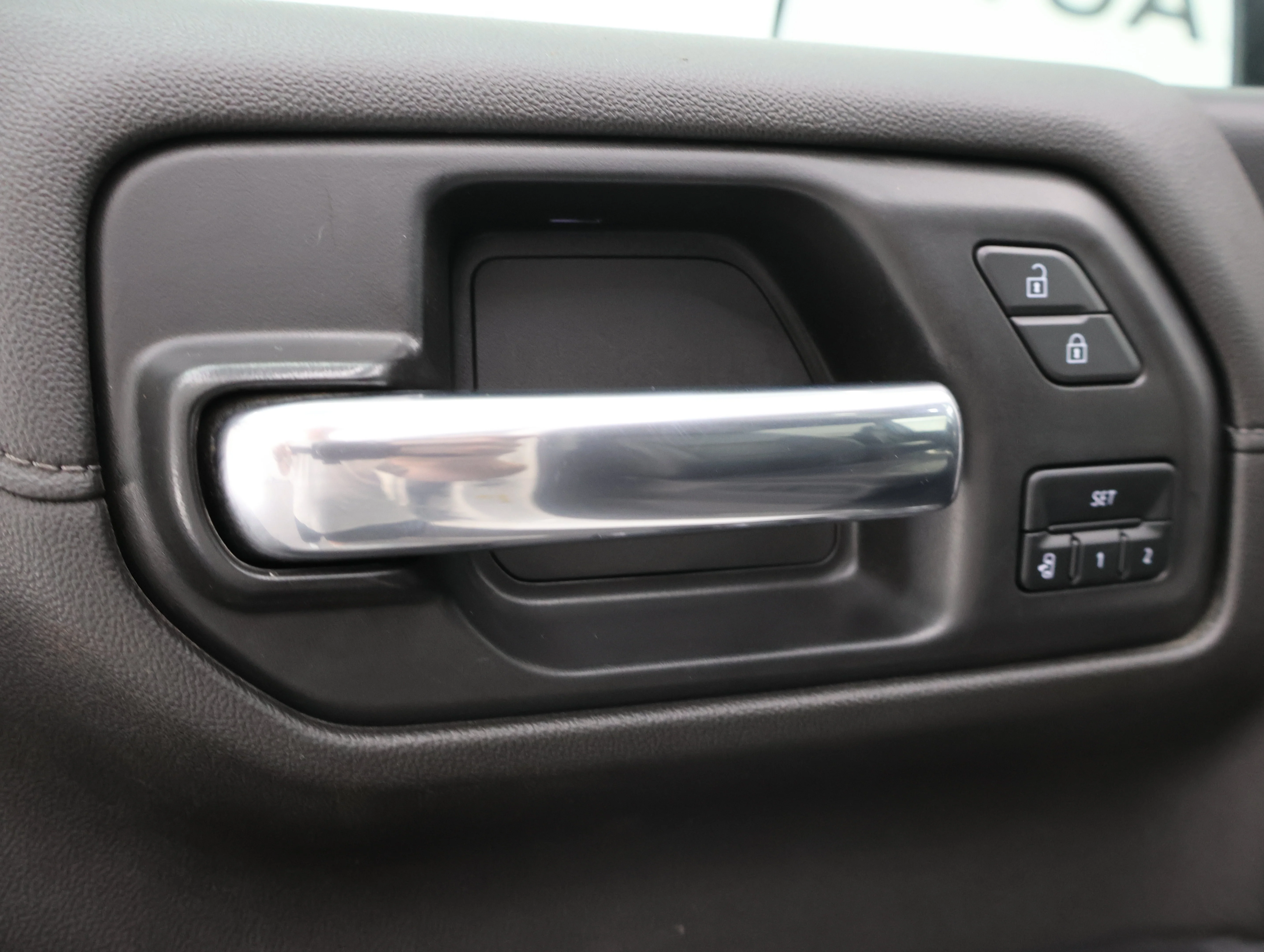 Used 2022 White Frost Tricoat GMC Denali image 44