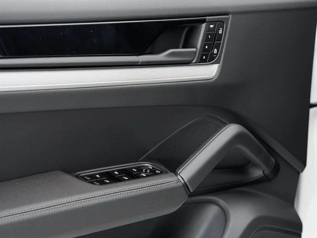 Certified Used 2025  Porsche  image 8