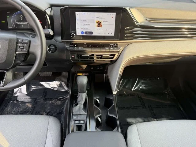 Used 2025  Toyota LE image 18