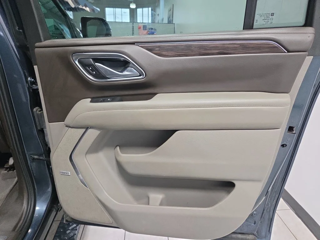 Used 2021 Gray Chevrolet Z71 image 18