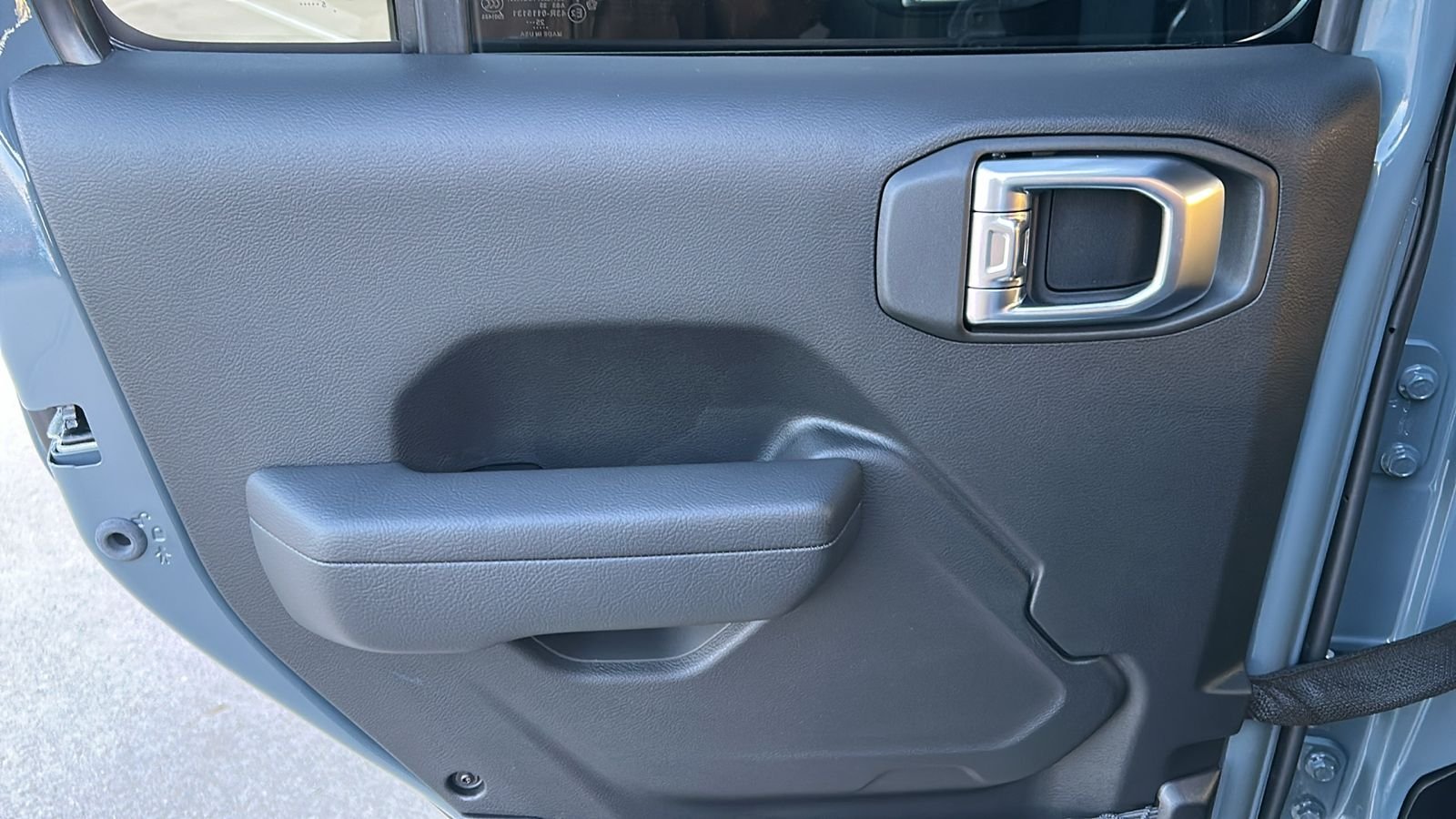 New 2026 Anvil Clear-Coat Exterior Paint Jeep Sport S image 32