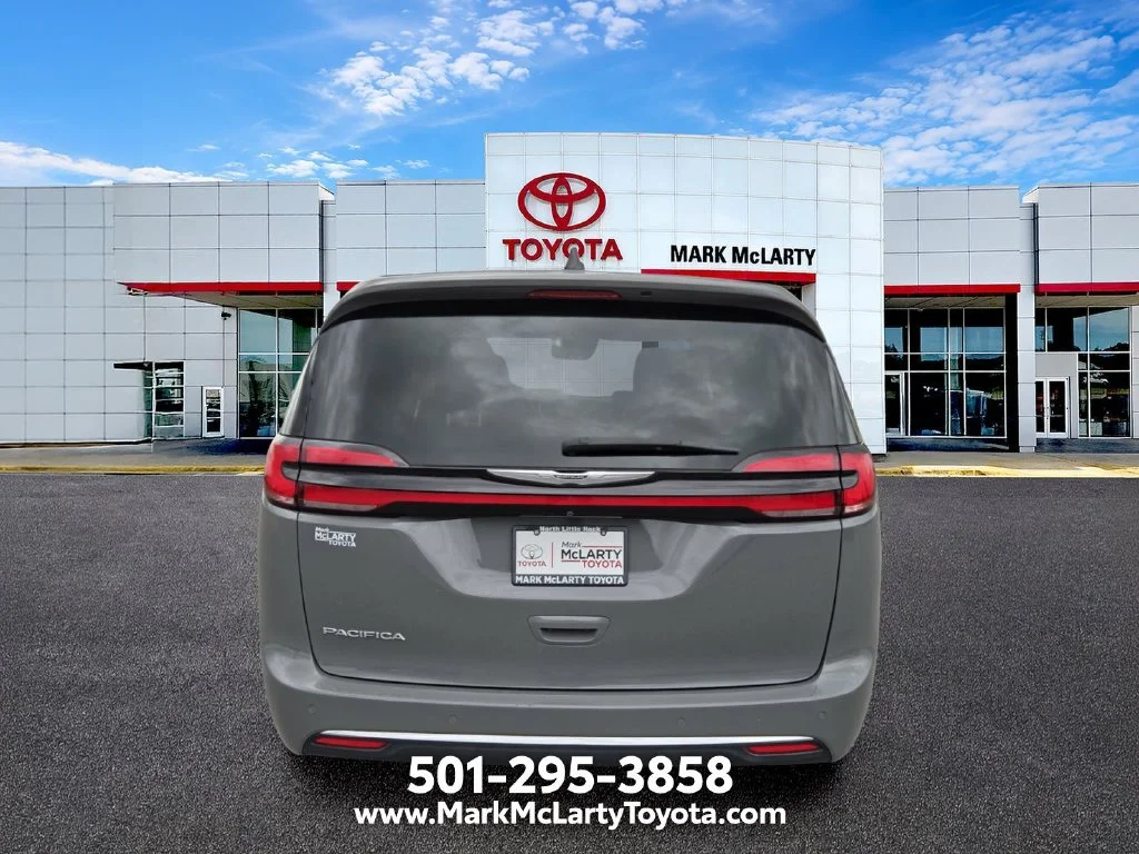 Used 2023 White Chrysler Touring L image 4