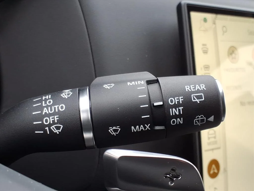 New 2025 Fuji White LAND ROVER SE image 12