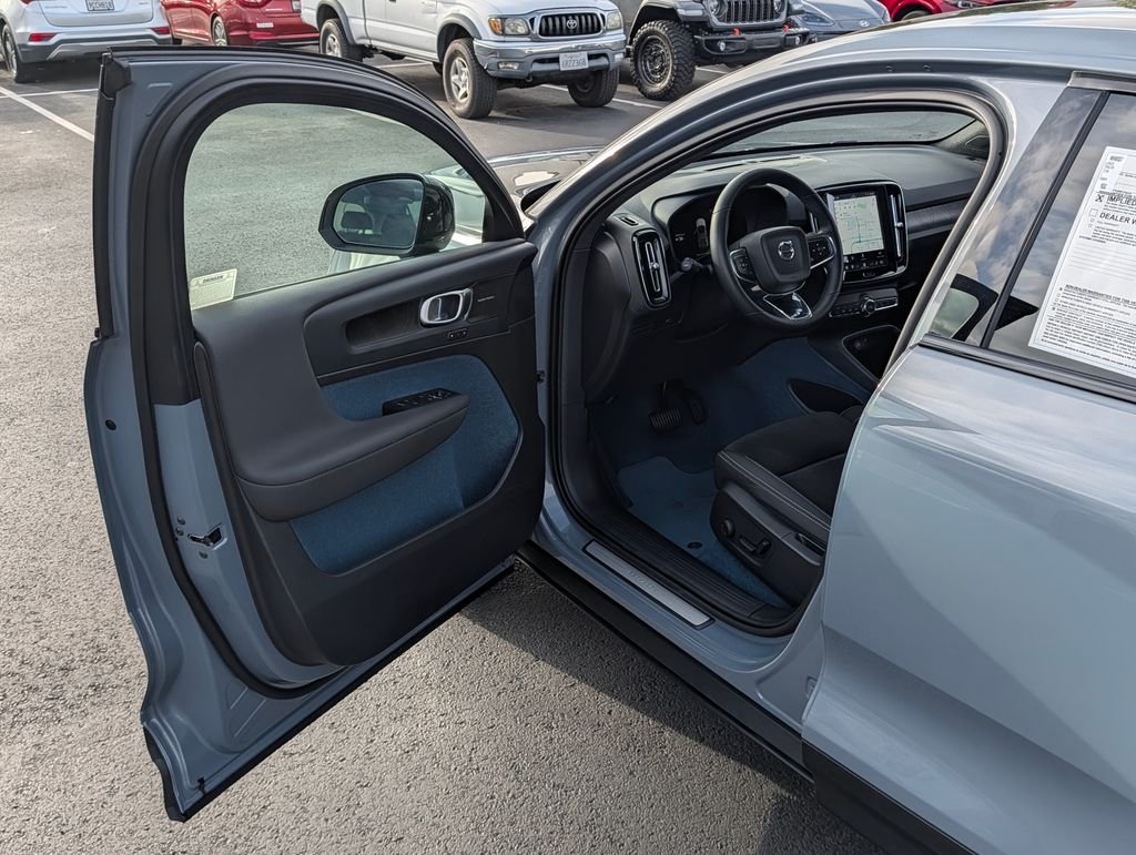 2023 Volvo C40 Ultimate - Photo 34