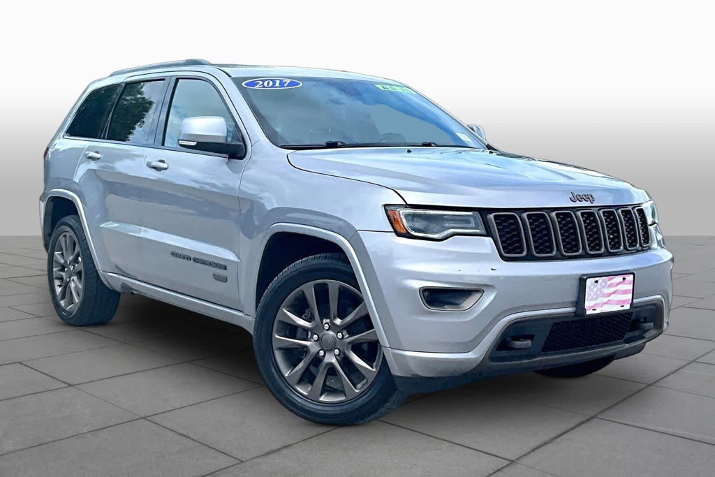 Used 2017 Silver Jeep Limited image 3