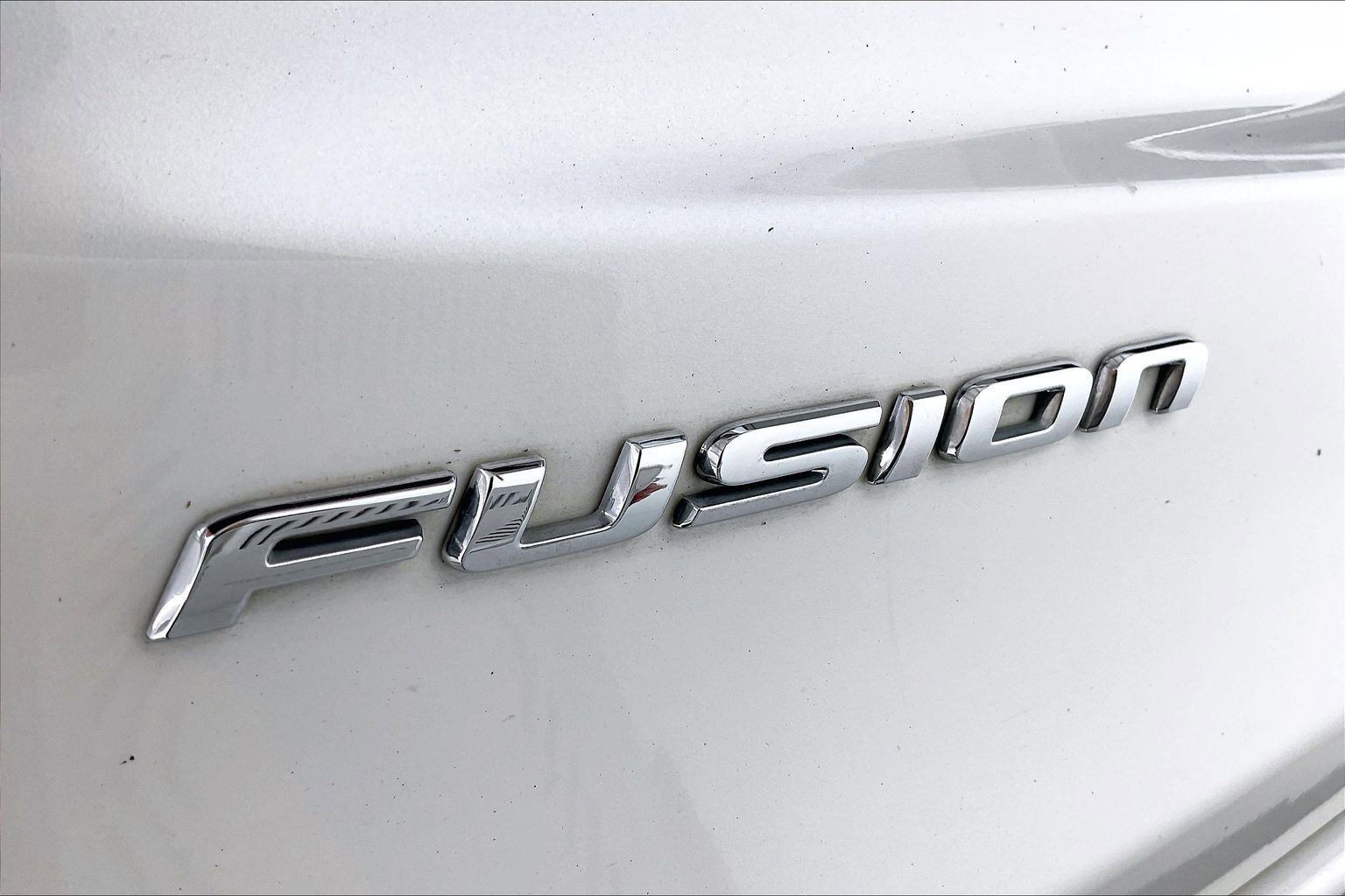 Used 2020 White Platinum Metallic Tri-Coat Ford Titanium image 30