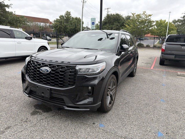 Certified Used 2025 Black Metallic Ford ST-Line image 18