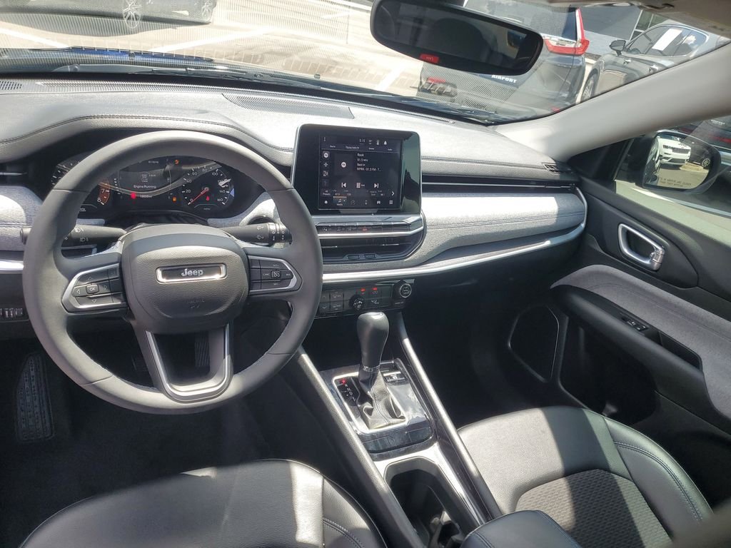 Used 2022 Black Jeep Latitude image 14
