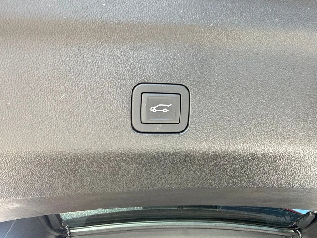 Used 2025 Red Chevrolet High Country image 33