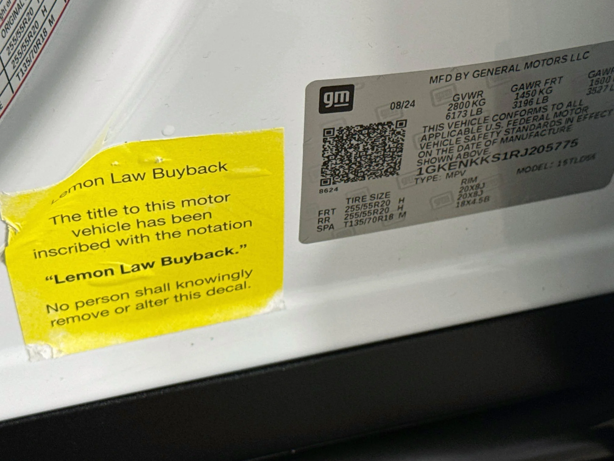Used 2024 Summit White GMC Elevation image 34