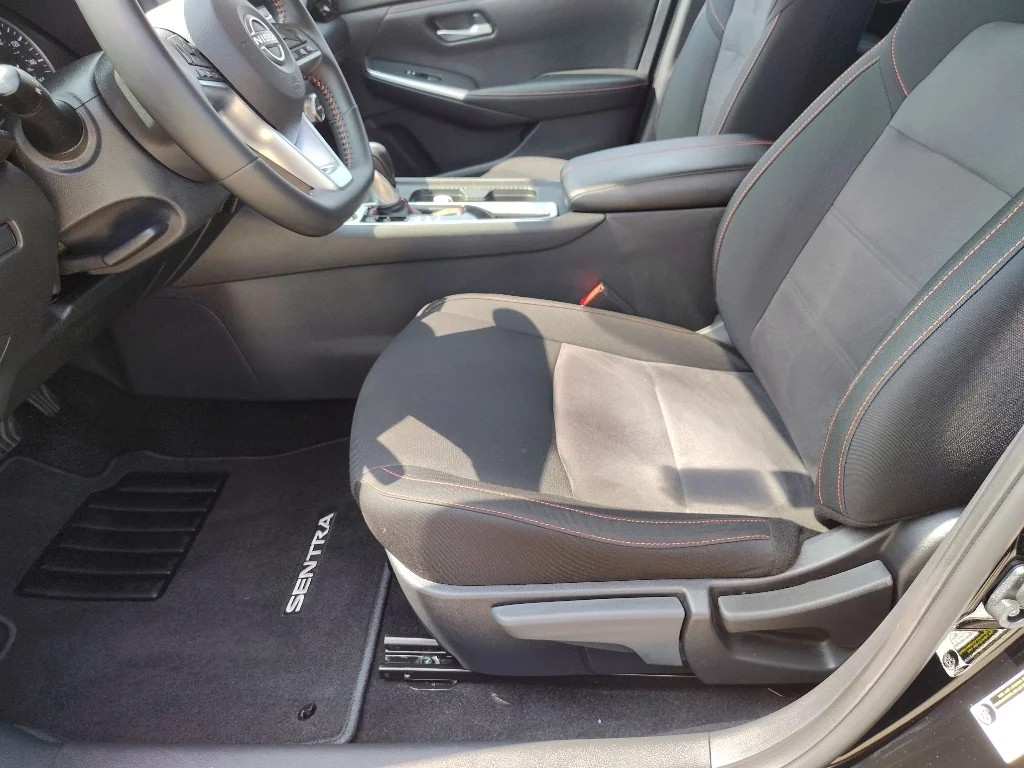 Used 2025 Super Black Nissan SR image 9