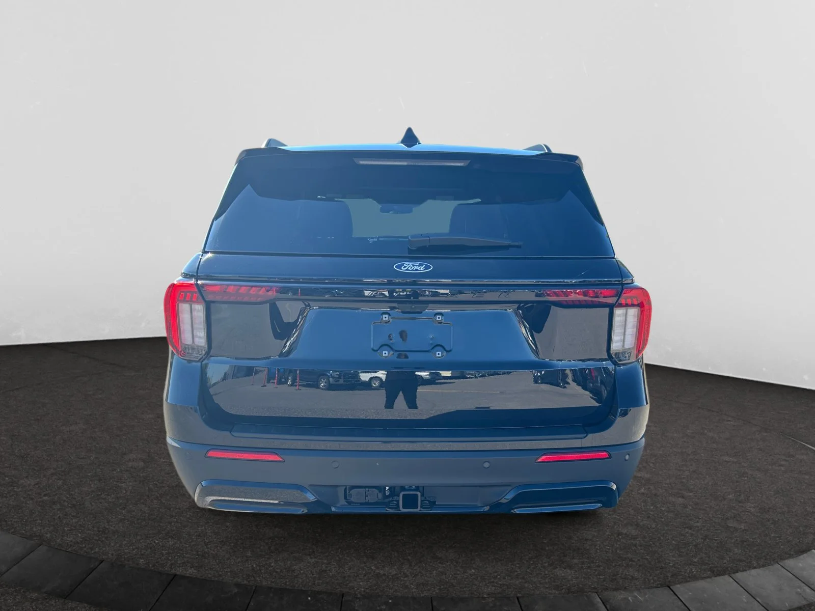 New 2027 Agate Black Metallic Ford ST-Line image 4