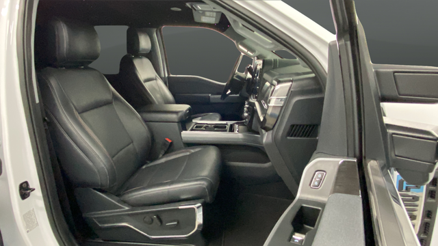 Used 2024 Oxford White Ford Lariat image 22