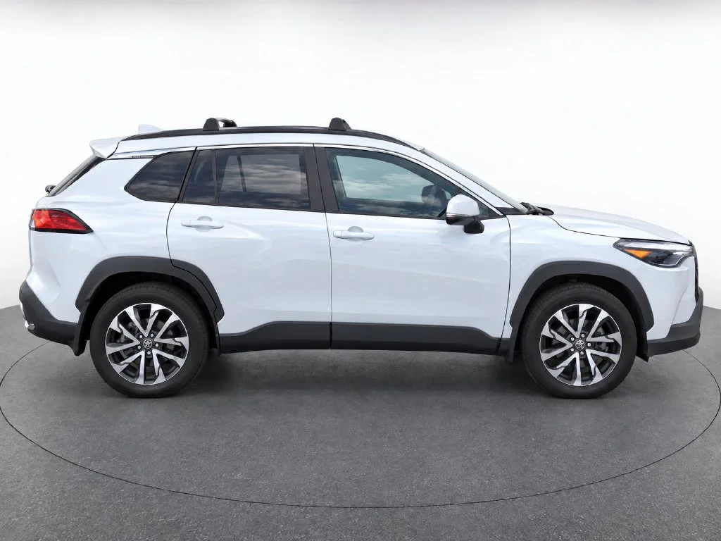 Used 2024 White Toyota XLE image 7