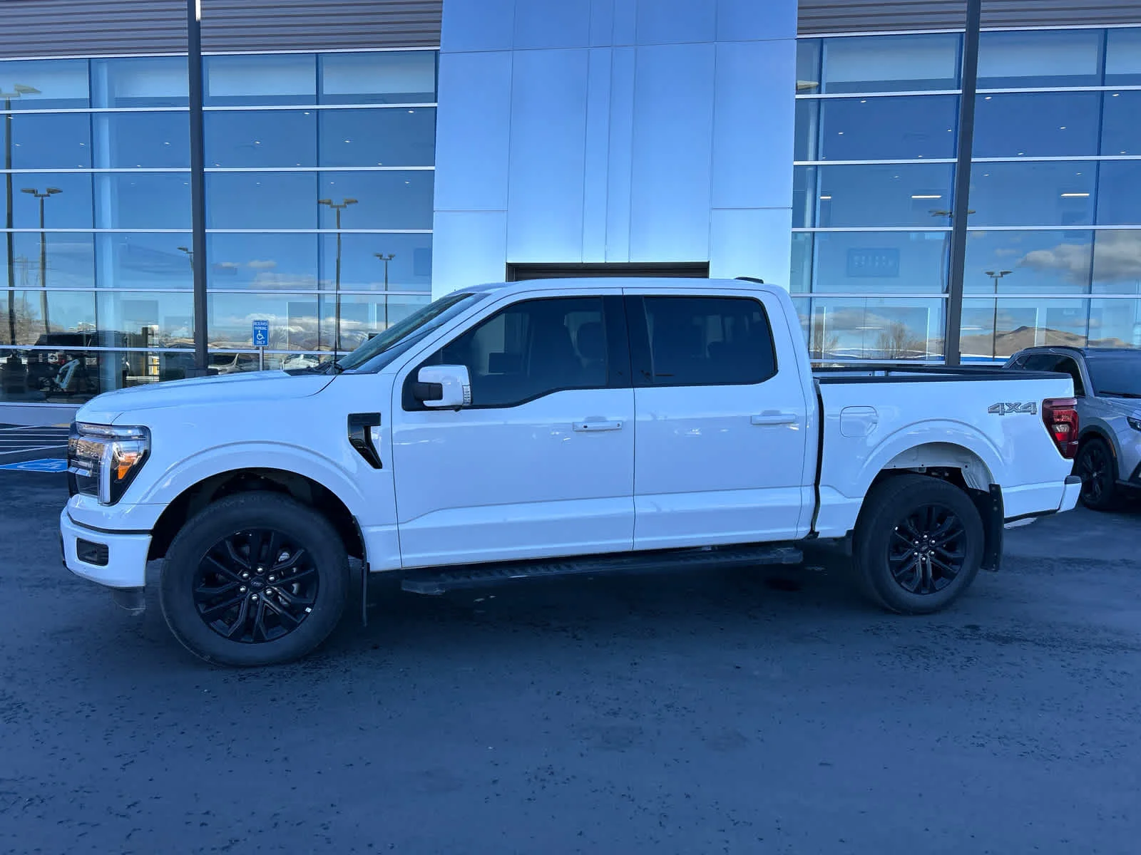 Certified Used 2025 Oxford White Clearcoat Ford LARIAT image 14