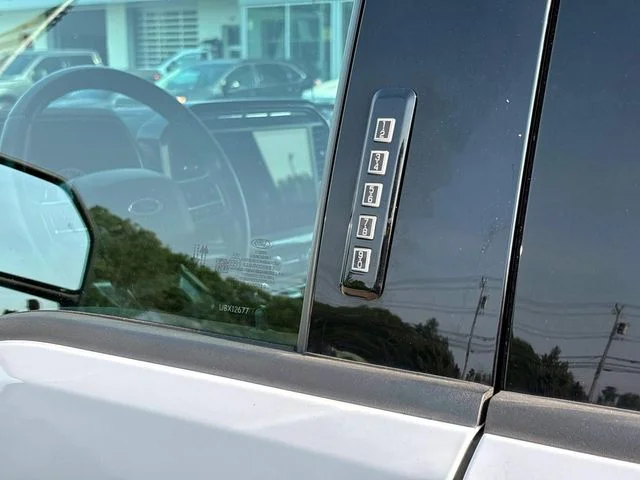 Used 2021 Oxford White Ford XLT image 9