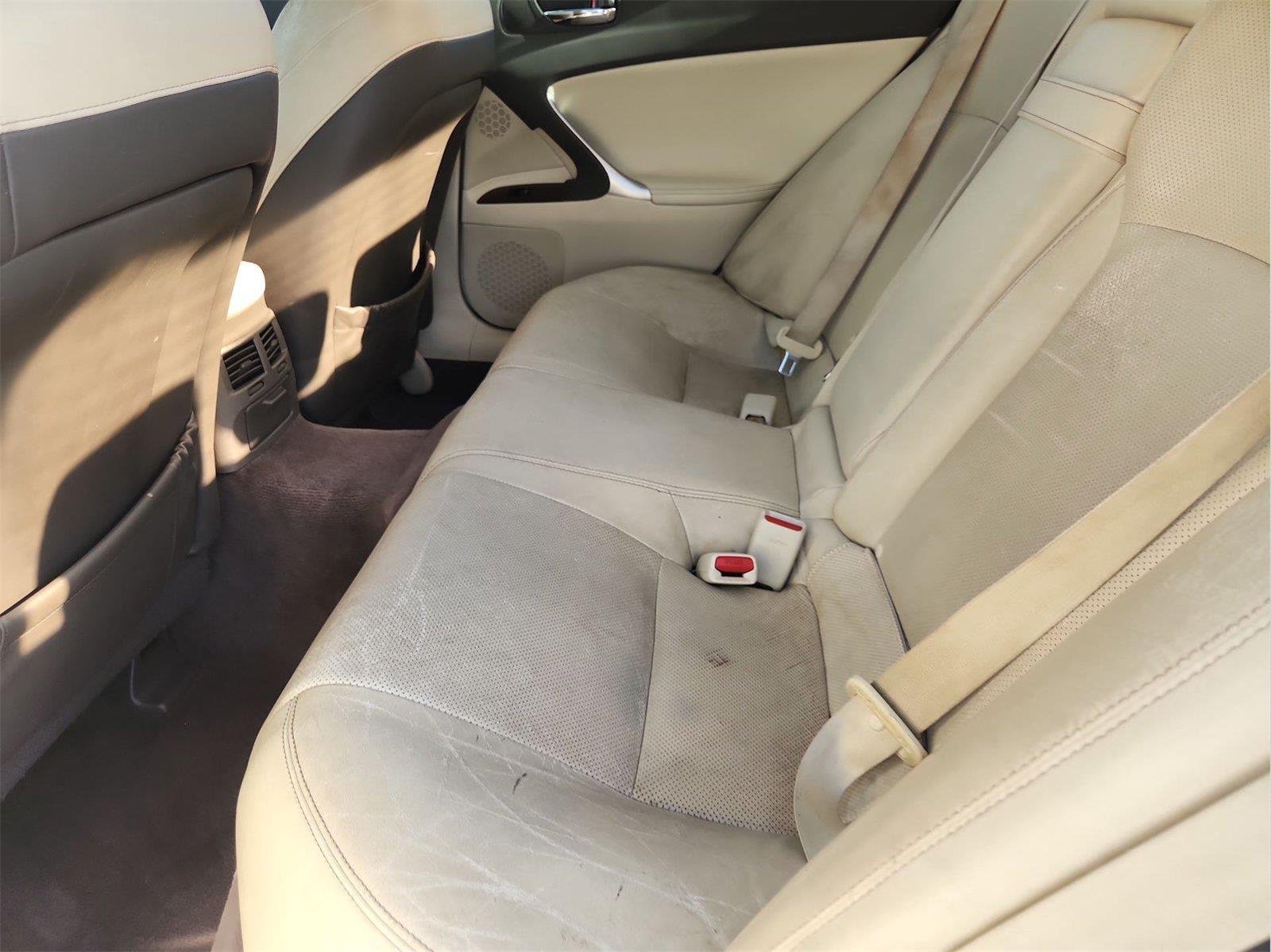 2010 Lexus IS 250 photo 20 of 28