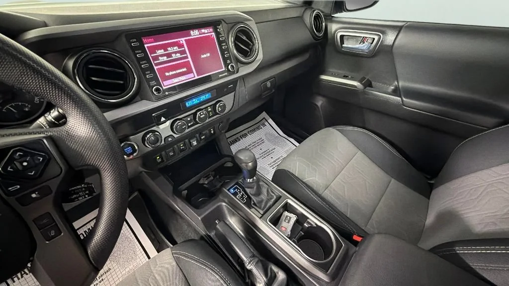 Used 2023  Toyota SR image 19