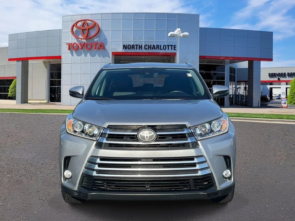 Used 2017 Silver Toyota Limited image 2