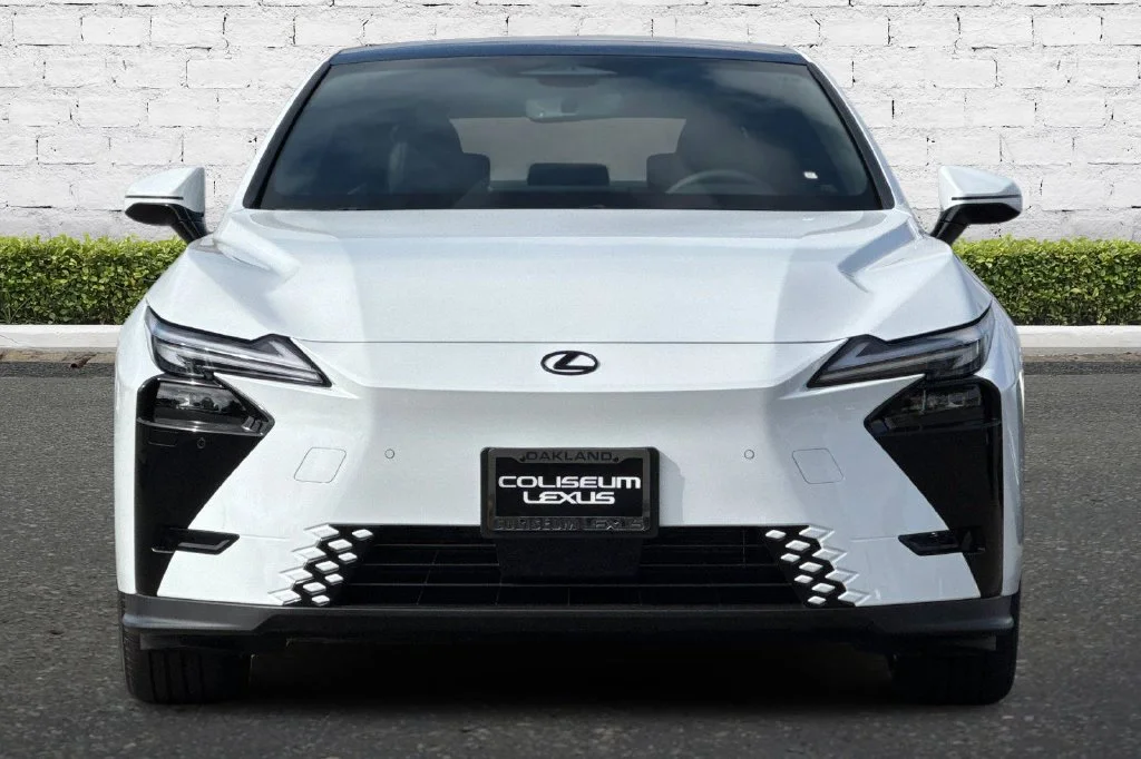 New 2026 Ultra White Lexus ES 350e PREMIUM image 9