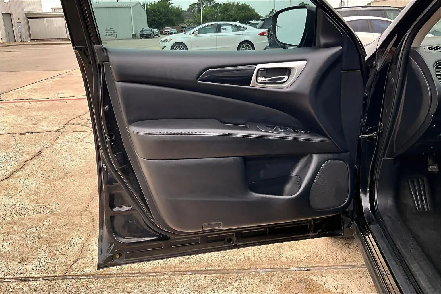 Used 2020 Magnetic Black Pearl Nissan S image 19
