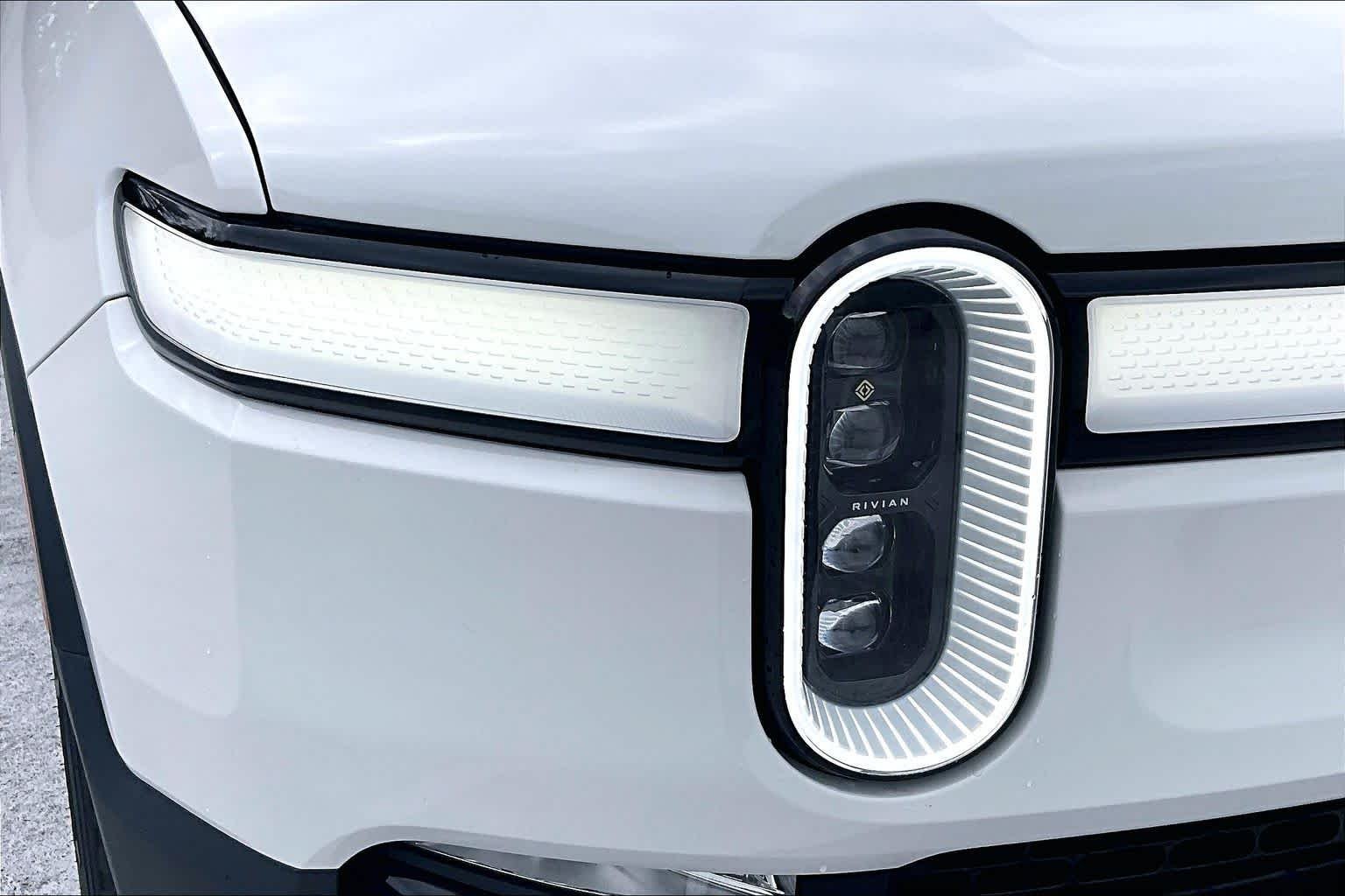 Used 2023 Glacier White Rivian Launch Edition image 25