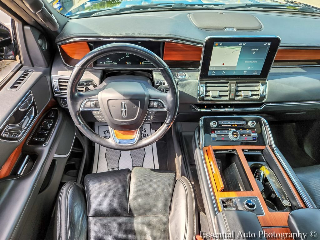 Used 2018 Velvet Lincoln Select image 14