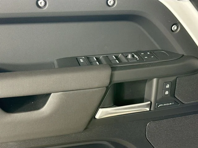 New 2026 Fuji White Land Rover S image 20