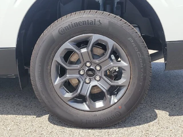 New 2026 Oxford White Ford XLT image 8
