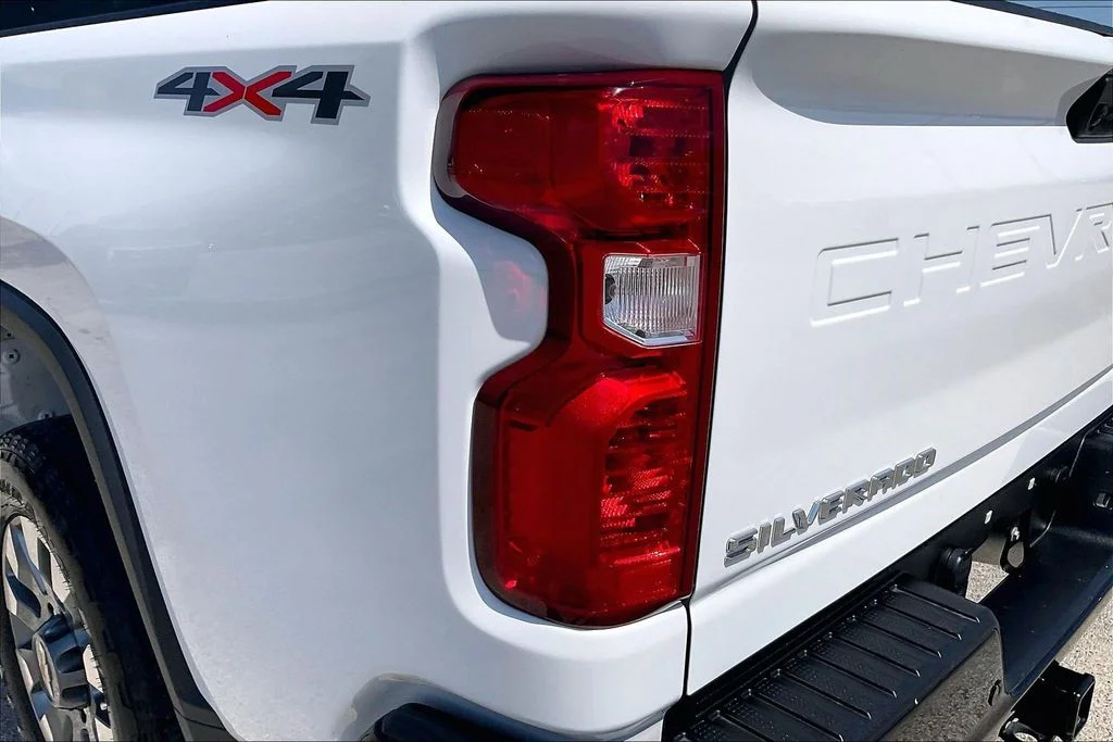 Used 2025 White Chevrolet Custom image 20