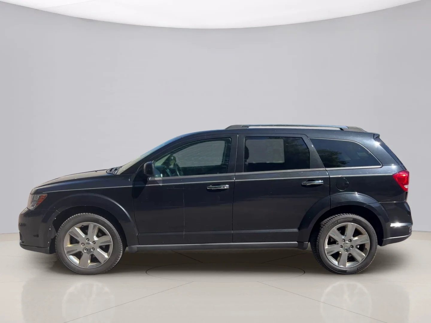 Used 2013 Black Dodge CREW image 2