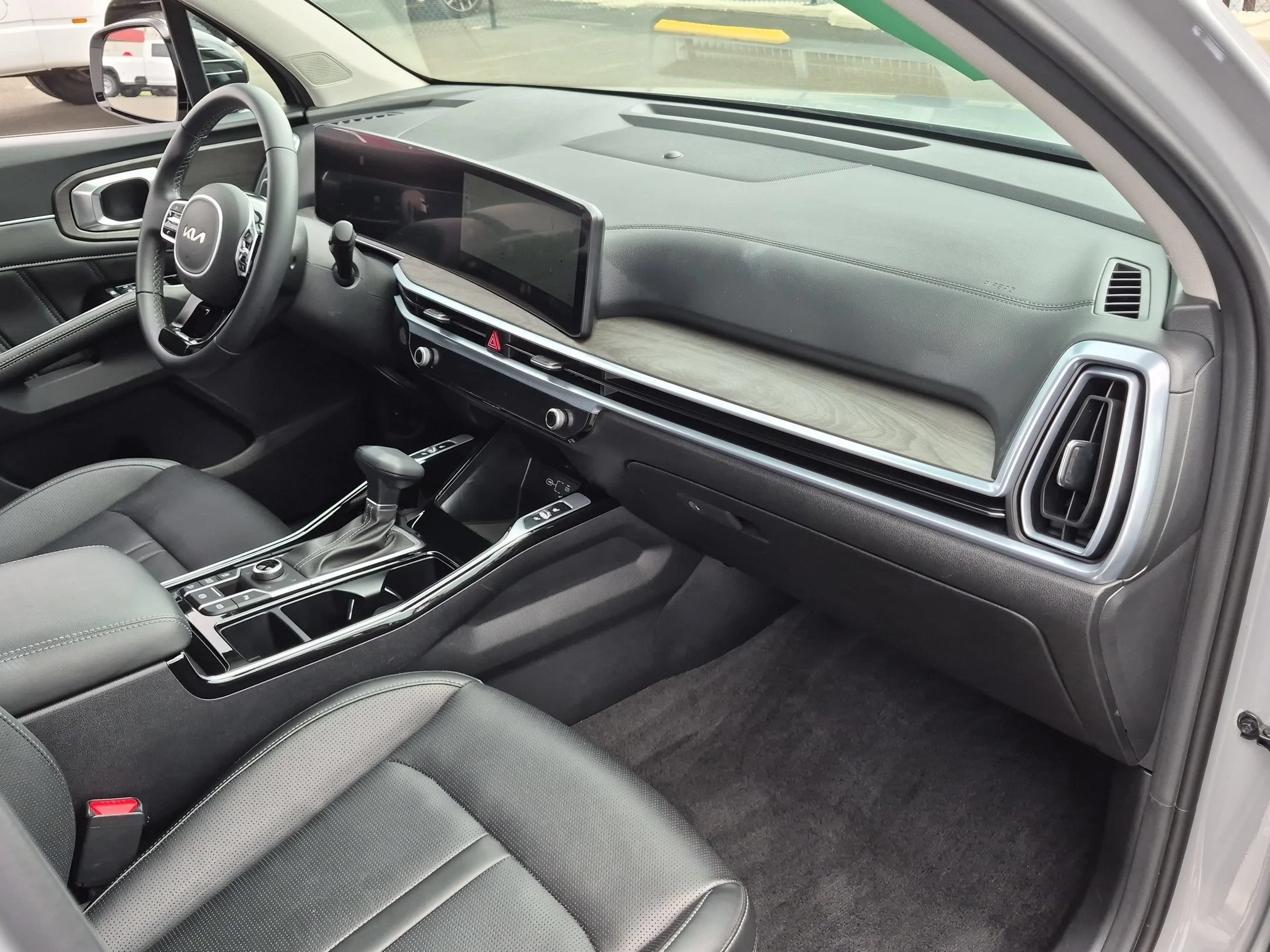Used 2025 Wolf Gray Kia X-Line SX image 29