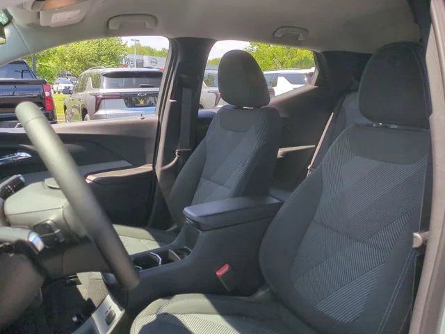New 2027 Summit White Chevrolet LT image 20