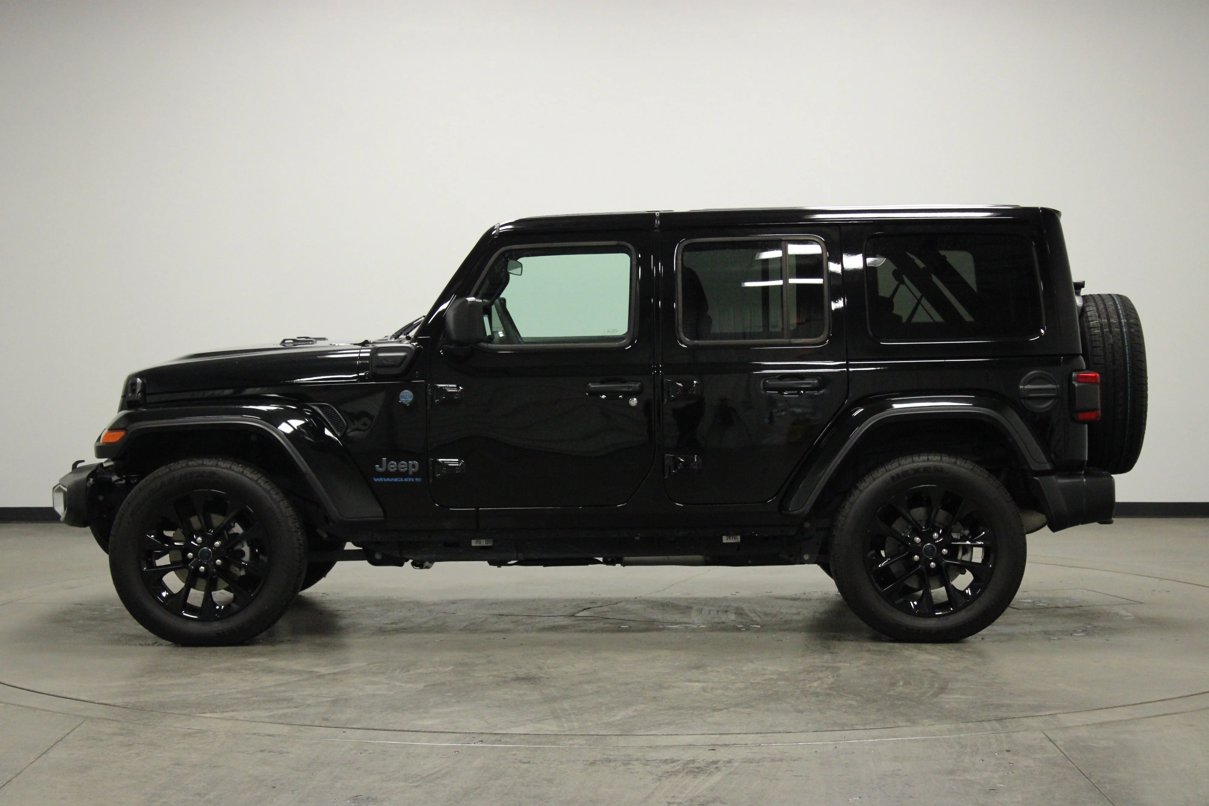 Used 2025 Black Clearcoat Jeep Sahara image 5
