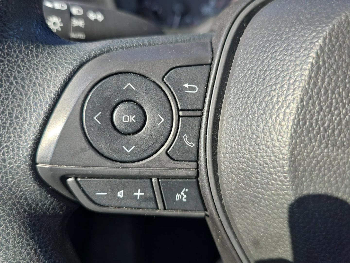 Used 2025 Underground Toyota LE image 12