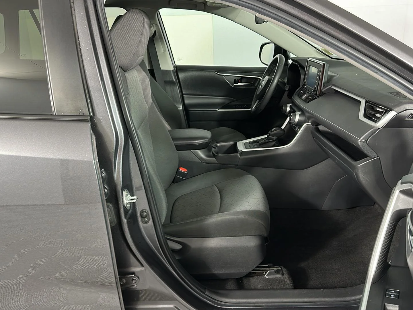 Used 2022 Magnetic Gray Metallic Toyota XLE image 29